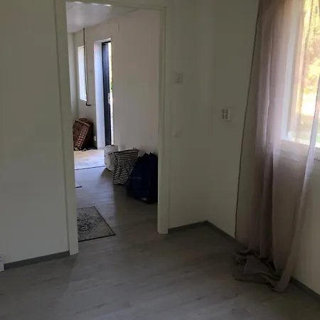 Apartament Viihtyisae Kalustettu Kaksio, Joka On Juuri Uusittu, Omakotitalon Alakerrassa Omalla Sisaeaenkaeynnillae *